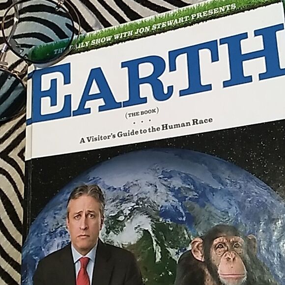 EARTH a visitor's guide to the human race hardcover coffeetable book - Picture 10 of 10